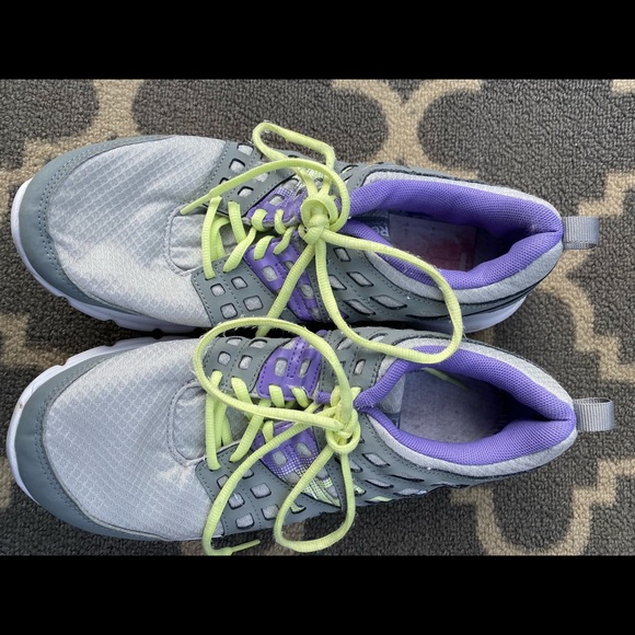 Grey Reeboks - Picture 6 of 7